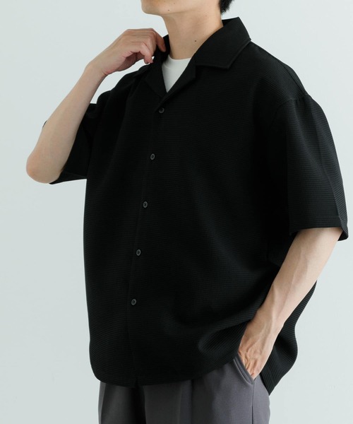 ITEMS URBANRESEARCH（アイテムズ アーバンリサーチ）の「ワッフル オープンカラー 半袖シャツ（シャツ/ブラウス・メンズ・ブラック/オフホワイト・MEDIUM/LARGE）」の18枚目の写真
