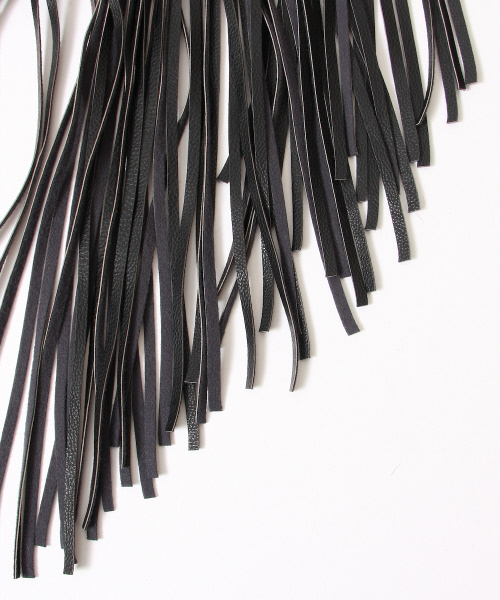 Rouge vif（ルージュヴィフ）の「フリンジクラッチ（クラッチバッグ・レディース・ブラック・FREE）」の4枚目の写真