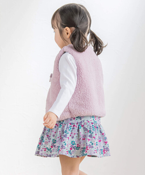 BeBe(ベベ)の「シープボアリボンベスト(80~90cm)(ベスト・キッズ・オフホワイト/ピンク・FREE)」の4枚目の写真