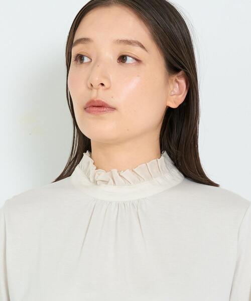 ADIEU TRISTESSE(アデュートリステス)の「フリルカラーカットソーブラウス(シャツ/ブラウス・レディース・オフホワイト/グレイッシュベージュ・FREE)」の15枚目の写真