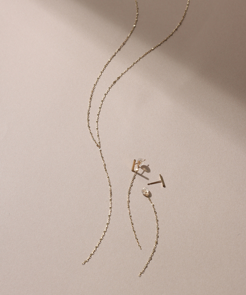 Lilasトゥインクルチェーンネックレス Lilas（リラ）の「トゥインクルYチェーンネックレス K10