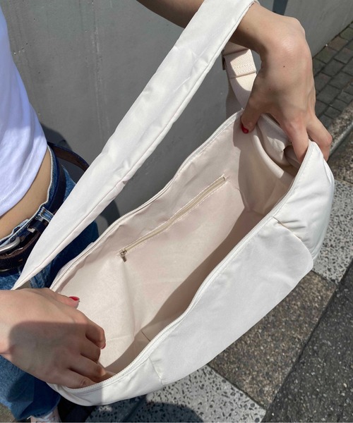 WEGO（ウィゴー）の「WEGO/【新色追加！】人気NO.1 ハーフムーンショルダー（ショルダーバッグ・レディース・アイボリー/ブラック・FREE）」の4枚目の写真