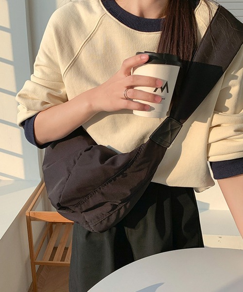 WEGO（ウィゴー）の「WEGO/【新色追加！】人気NO.1 ハーフムーンショルダー（ショルダーバッグ・レディース・アイボリー/ブラック・FREE）」の6枚目の写真