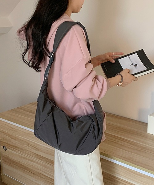 WEGO（ウィゴー）の「WEGO/【新色追加！】人気NO.1 ハーフムーンショルダー（ショルダーバッグ・レディース・アイボリー/ブラック・FREE）」の7枚目の写真