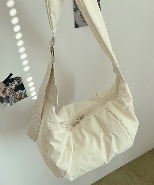 WEGO（ウィゴー）の「WEGO/【新色追加！】人気NO.1 ハーフムーンショルダー（ショルダーバッグ・レディース・アイボリー/ブラック・FREE）」の5枚目の写真