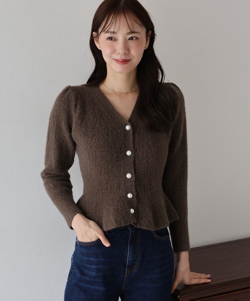 BLUEEAST（ブルーイースト）の「《新色追加》ペプラムニットカーディガン（ニット/セーター・レディース・ブラック/ホワイト/イエロー/ベージュ/ピンク/チャコールグレー/ブラウン・MEDIUM）」の4枚目の写真