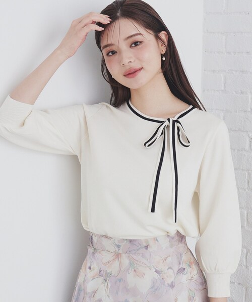 index（インデックス）の「バイカラーボウタイプルニット【洗濯機洗い可】（ニット/セーター・レディース・オフホワイト/ブラック/パープル・36/38/40/42）」の4枚目の写真