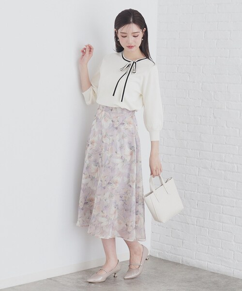 index（インデックス）の「バイカラーボウタイプルニット【洗濯機洗い可】（ニット/セーター・レディース・オフホワイト/ブラック/パープル・36/38/40/42）」の6枚目の写真