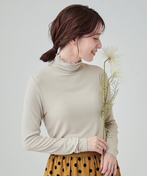 DRESKIP（ドレスキップ）の「◆【高レビュー】なめらかとろみインナータートル（Tシャツ/カットソー・レディース・ホワイト系5/オフホワイト/ブラック/ライトオレンジ系/ライトブルー/ライトグレー/グリーン系・04/02/03）」の4枚目の写真