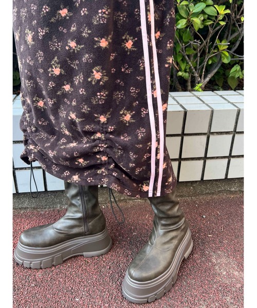 WC（ダブル シー）の「リトルフラワー2ラインフリーススカート（スカート・レディース・ブラウン/ネイビー・FREE）」の4枚目の写真