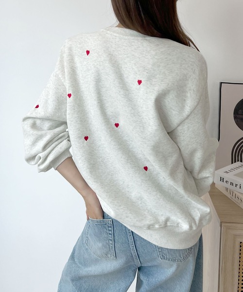 Futier land(フューティアランド)の「この絶妙なハート間が大人っぽ~い◎カレッジロゴハート刺繍プルオーバー(スウェット・レディース・チャコールグレー/杢グレー・FREE)」の19枚目の写真