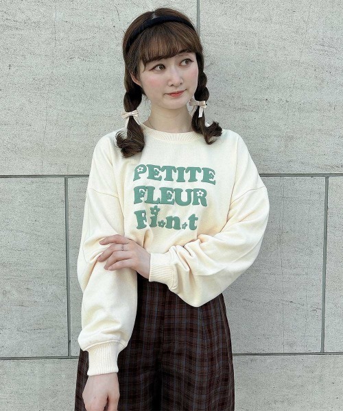 F i.n.t（フィント）の「70’sフラワーロゴ発泡プリントスウェット/fint　フィント（スウェット・レディース・アイボリー/モーブ系/ライトブルー・FREE）」の9枚目の写真
