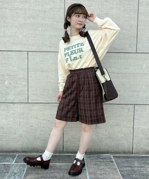 F i.n.t（フィント）の「70’sフラワーロゴ発泡プリントスウェット/fint　フィント（スウェット・レディース・アイボリー/モーブ系/ライトブルー・FREE）」の10枚目の写真