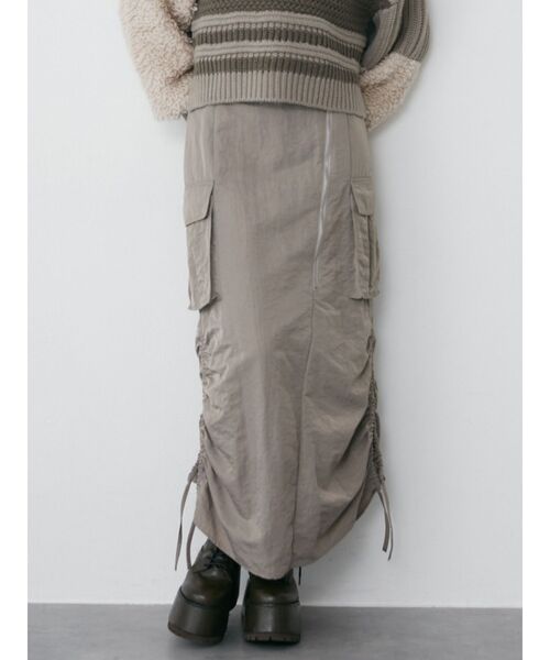 MURUA（ムルーア）の「シャイニーカーゴマキシスカート（スカート・レディース・カーキ/ブラック/ライトグレー・2/1）」の3枚目の写真