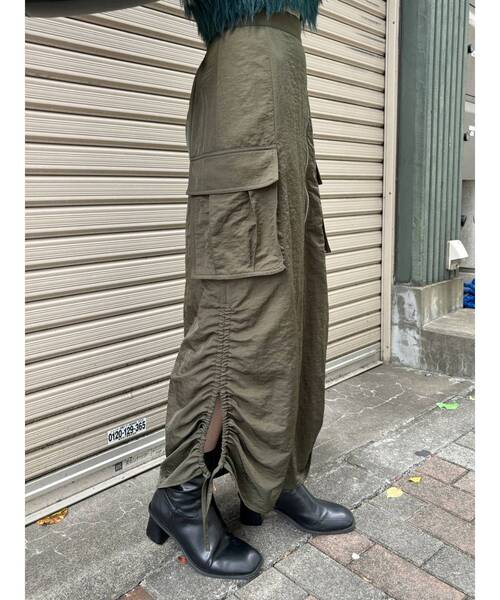 MURUA（ムルーア）の「シャイニーカーゴマキシスカート（スカート・レディース・カーキ/ブラック/ライトグレー・2/1）」の12枚目の写真