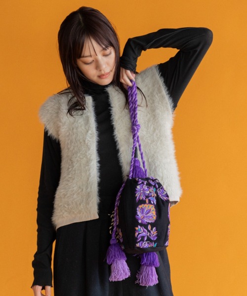 AMERICAN RAG CIE（アメリカンラグシー）の「LEIN リボンテープ刺繍巾着バッグ（ショルダーバッグ・レディース・ブラック・FREE）」の4枚目の写真