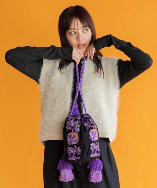 AMERICAN RAG CIE（アメリカンラグシー）の「LEIN リボンテープ刺繍巾着バッグ（ショルダーバッグ・レディース・ブラック・FREE）」の5枚目の写真