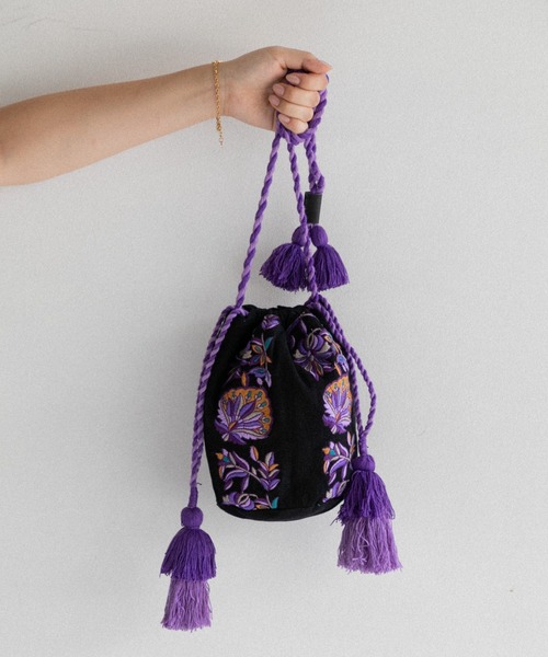 AMERICAN RAG CIE（アメリカンラグシー）の「LEIN リボンテープ刺繍巾着バッグ（ショルダーバッグ・レディース・ブラック・FREE）」の6枚目の写真