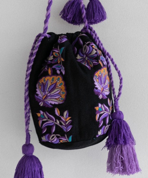 AMERICAN RAG CIE（アメリカンラグシー）の「LEIN リボンテープ刺繍巾着バッグ（ショルダーバッグ・レディース・ブラック・FREE）」の8枚目の写真