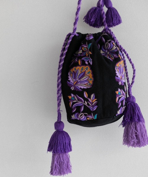 AMERICAN RAG CIE（アメリカンラグシー）の「LEIN リボンテープ刺繍巾着バッグ（ショルダーバッグ・レディース・ブラック・FREE）」の7枚目の写真