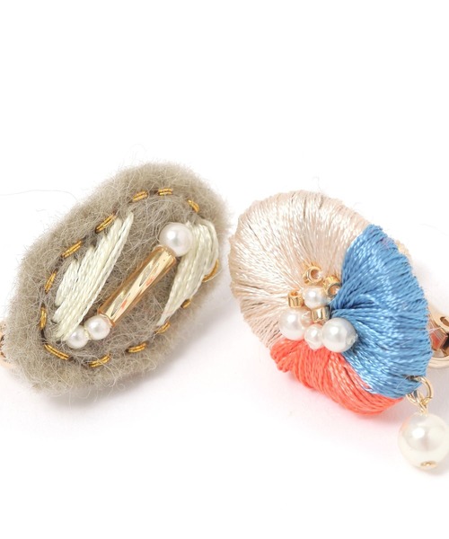 studio CLIP(スタディオクリップ)の「アソート刺繍イヤリング(イヤリング・レディース・ベージュ/ライトグリーン/ピンク・FREE)」の6枚目の写真