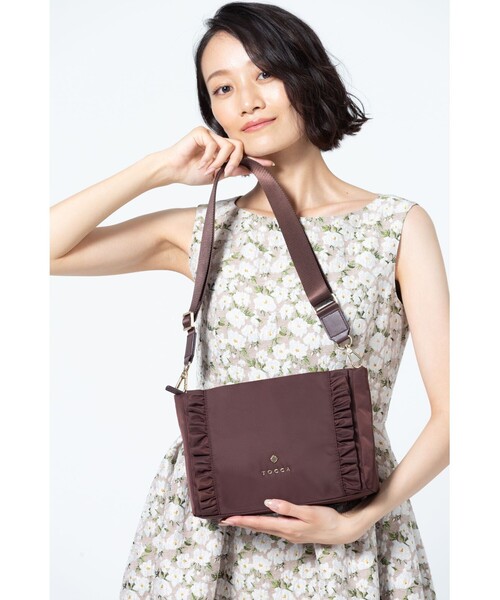TOCCA(トッカ)の「TRIM WAVES POCHETTE ポシェットバッグ(ショルダーバッグ・レディース・ブラック系/ネイビー系/レッド系/ベージュ系/ライトグレー系/ブラウン系・F)」の3枚目の写真