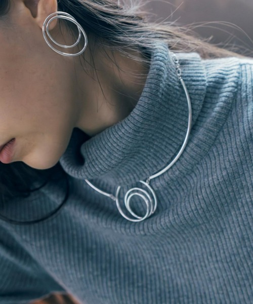 Nothing And Others(ナッシングアンドアザーズ)の「「Nothing And Others/ナッシングアンドアザーズ」Rolling Line Necklace(ネックレス・レディース・シルバー/ゴールド・FREE)」の2枚目の写真
