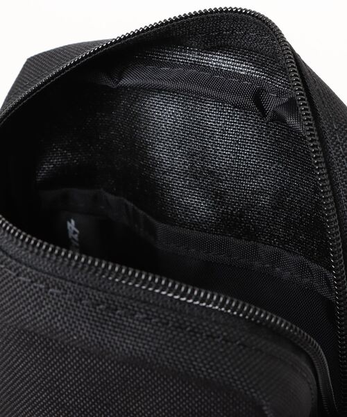 Manhattan Portage（マンハッタンポーテージ）の「Manhattan Portage/マンハッタンポーテージ ショルダーバッグ City Light Bag Ver.2 Pokemon Pikachu ポケモン MP1403PL2BPPIKACHU（ショルダーバッグ・メンズ・ブラック×レッド・FREE）」の13枚目の写真