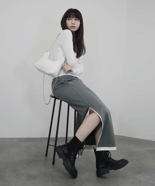 Reurie'(レウリィ)の「【ZOZO限定】オフショルダーカットソー/off shoulder basic top 長袖 シンプル きれいめ ベーシック モード 大人カジュアル フェミニン レディライク モノトーン(Tシャツ/カットソー・レディース・ホワイト/ブラック・FREE)」の4枚目の写真