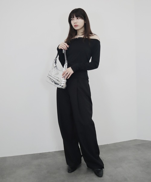 Reurie'(レウリィ)の「【ZOZO限定】オフショルダーカットソー/off shoulder basic top 長袖 シンプル きれいめ ベーシック モード 大人カジュアル フェミニン レディライク モノトーン(Tシャツ/カットソー・レディース・ホワイト/ブラック・FREE)」の8枚目の写真