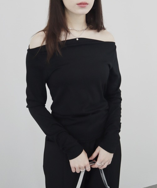 Reurie'(レウリィ)の「【ZOZO限定】オフショルダーカットソー/off shoulder basic top 長袖 シンプル きれいめ ベーシック モード 大人カジュアル フェミニン レディライク モノトーン(Tシャツ/カットソー・レディース・ホワイト/ブラック・FREE)」の6枚目の写真