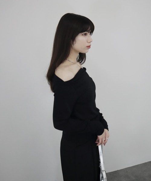 Reurie'(レウリィ)の「【ZOZO限定】オフショルダーカットソー/off shoulder basic top 長袖 シンプル きれいめ ベーシック モード 大人カジュアル フェミニン レディライク モノトーン(Tシャツ/カットソー・レディース・ホワイト/ブラック・FREE)」の7枚目の写真