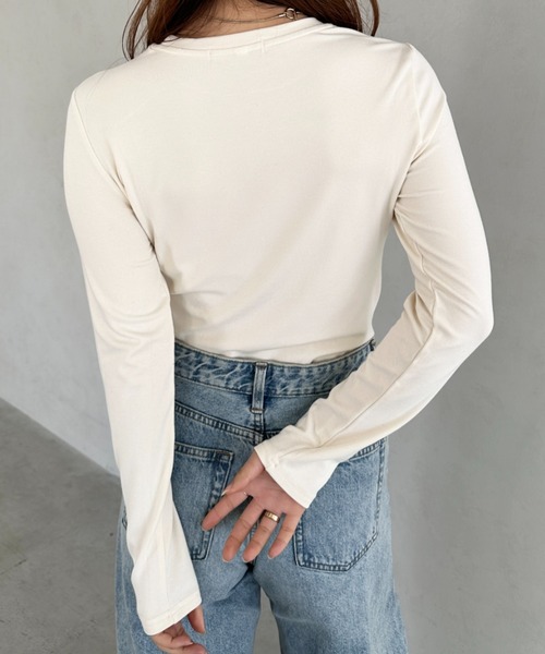 MYMOOD.(マイムード)の「ストレッチ パイピングデザインシンプルカットソー ロングTシャツ(Tシャツ/カットソー・レディース・ブラック/アイボリー/ホワイト・FREE)」の18枚目の写真
