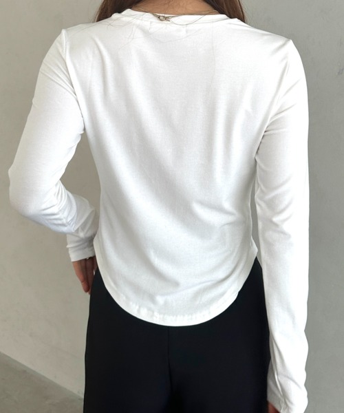 MYMOOD.(マイムード)の「ストレッチ パイピングデザインシンプルカットソー ロングTシャツ(Tシャツ/カットソー・レディース・ブラック/アイボリー/ホワイト・FREE)」の10枚目の写真