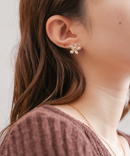 Bab(バブ)の「フラワーモチーフピアス(ピアス(両耳用)・レディース・A・ONESIZE)」の2枚目の写真