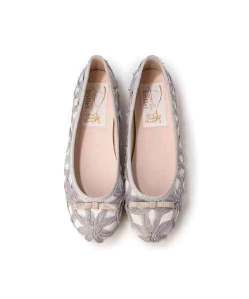 Launa lea(ラウナレア)の「【限定】フラワーシフォンラウンドトゥバレエシューズ(B1605A)(バレエシューズ・レディース・アイボリー/グレー/ピンク・22.5cm/23.0cm/23.5cm/24.0cm/24.5cm/22.0cm/25.0cm)」の2枚目の写真