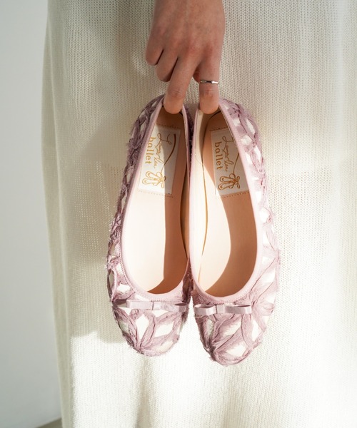 Launa lea(ラウナレア)の「【限定】フラワーシフォンラウンドトゥバレエシューズ(B1605A)(バレエシューズ・レディース・アイボリー/グレー/ピンク・22.5cm/23.0cm/23.5cm/24.0cm/24.5cm/22.0cm/25.0cm)」の3枚目の写真