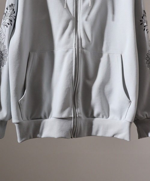 SUGGESTION（サジェッション）の「SLEEVE FLOWER  Embroidered full zip hoodie / 刺繍 フルジップパーカー unisex（パーカー・メンズ・ライトグレー/ブラック・M/L）」の7枚目の写真