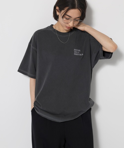 ANME(アンメ)の「ピグメント加工ANMEエンブロイダリーロゴ半袖Tシャツ(Tシャツ/カットソー・レディース・ベージュ/ネイビー/オフホワイト/ブラック・M/L/XL/XXL)」の3枚目の写真