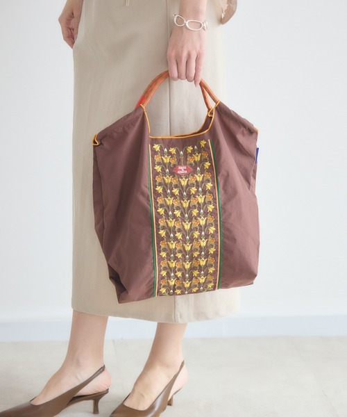 Ball&Chain(ボールアンドチェーン)の「【Ball&Chain/ボールアンドチェーン】TASSEL 撥水 刺繍トートバッグ レギュラーサイズ(トートバッグ・レディース・ベージュ/ネイビー/ブルー/ブラウン/ピンク・MEDIUM)」の6枚目の写真