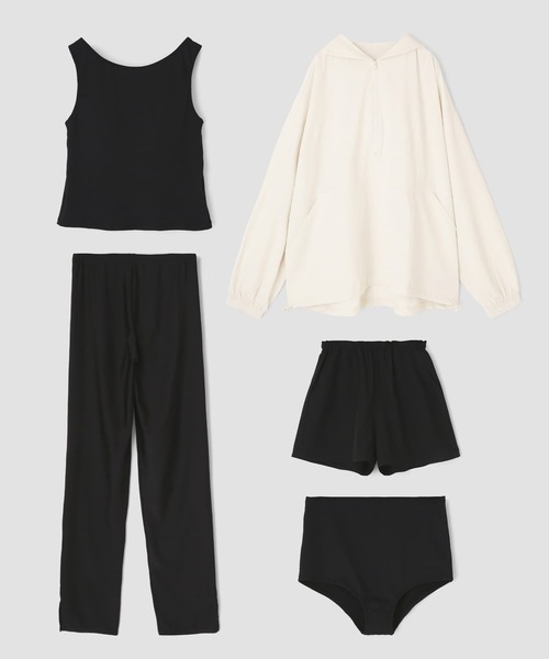 San-ai Resort 三愛水着楽園（サンアイリゾート　サンアイミズギラクエン）の「せここさんご紹介商品【紫外線防止】【UVカット】【WEB限定商品】ポケット付きハーフジップラッシュパーカー＋リブタンキニ水着+レギンス5点セット【Beach Queen（ビーチクイーン）】（水着・レディース・ブラック/ライトグレー/オフホワイト・11号/9号/13号）」の4枚目の写真