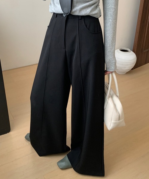 DAY CLOSET(デイ クローゼット)の「【裾がゆるっと広がり美シルエット/内掛けボタン付き】フロントピンタックイージーワイドパンツ(その他パンツ・レディース・ライトベージュ/ダークグレー/ブラック・S/L/M)」の10枚目の写真