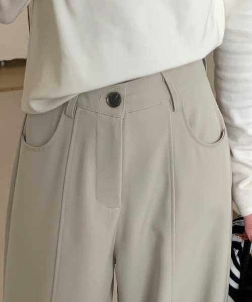 DAY CLOSET(デイ クローゼット)の「【裾がゆるっと広がり美シルエット/内掛けボタン付き】フロントピンタックイージーワイドパンツ(その他パンツ・レディース・ライトベージュ/ダークグレー/ブラック・S/L/M)」の7枚目の写真