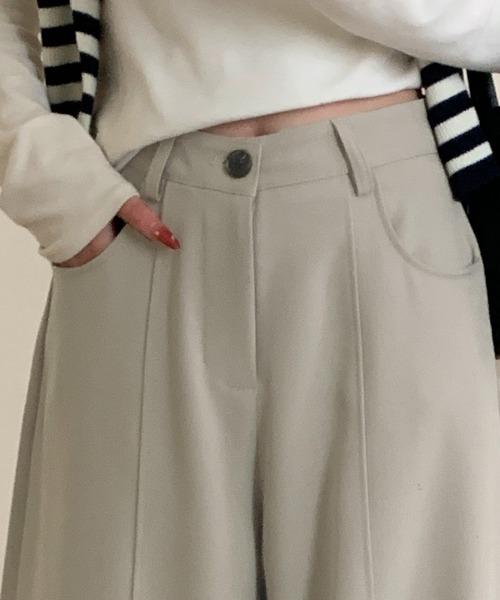 DAY CLOSET(デイ クローゼット)の「【裾がゆるっと広がり美シルエット/内掛けボタン付き】フロントピンタックイージーワイドパンツ(その他パンツ・レディース・ライトベージュ/ダークグレー/ブラック・S/L/M)」の8枚目の写真