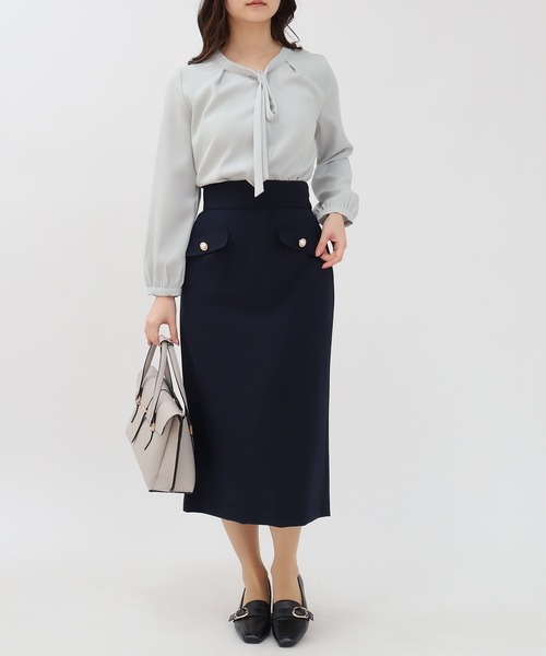 TRUDEA（トルディア）の「マルチファンクション装飾ピンボウタイブラウス【UVカット/防汚加工/ウォッシャブル/防シワ】（シャツ/ブラウス・レディース・ホワイト/ライトグレー/ホワイト×ネイビー/ネイビー・SMALL/MEDIUM/LARGE）」の7枚目の写真