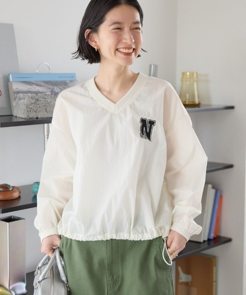 AMERICAN HOLIC（アメリカンホリック）の「ナイロン シャカシャカプルオーバー（ナイロンジャケット・レディース・ベージュ/ネイビー/オフホワイト・L/M）」の2枚目の写真