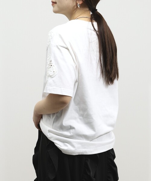 Firsthand（ファーストハンド）の「Firsthand/ファーストハンド オーガニックコットン レースアップリケTシャツ（Tシャツ/カットソー・レディース・チャコールグレー/ホワイト/ネイビー・FREE）」の4枚目の写真