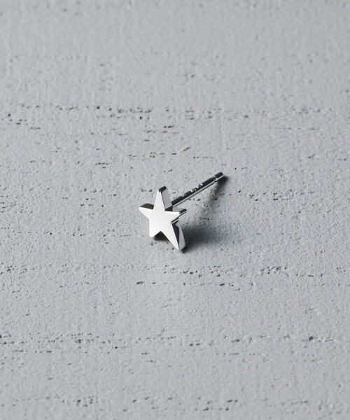 and cloud（アンドクラウド）の「Minimum Star Pierce / Single（ピアス（片耳用）・レディース・イエローゴールド/シルバー・FREE）」の4枚目の写真