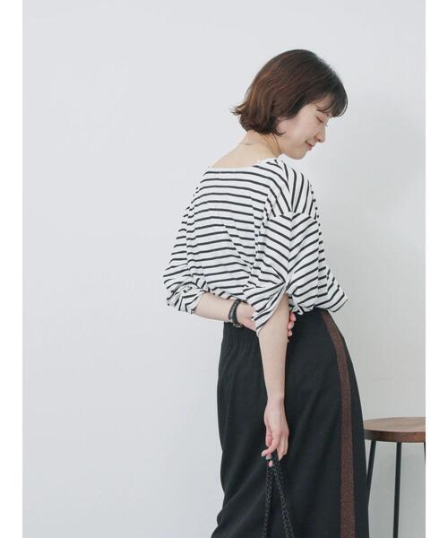 Samansa Mos2 blue（サマンサモスモスブルー）の「ツイストスリーブアソートTシャツ（Tシャツ/カットソー・レディース・ブルー/ブラック/プラム/チャコールグレー/オフホワイト・F）」の2枚目の写真