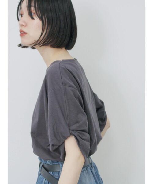 Samansa Mos2 blue（サマンサモスモスブルー）の「ツイストスリーブアソートTシャツ（Tシャツ/カットソー・レディース・ブルー/ブラック/プラム/チャコールグレー/オフホワイト・F）」の13枚目の写真